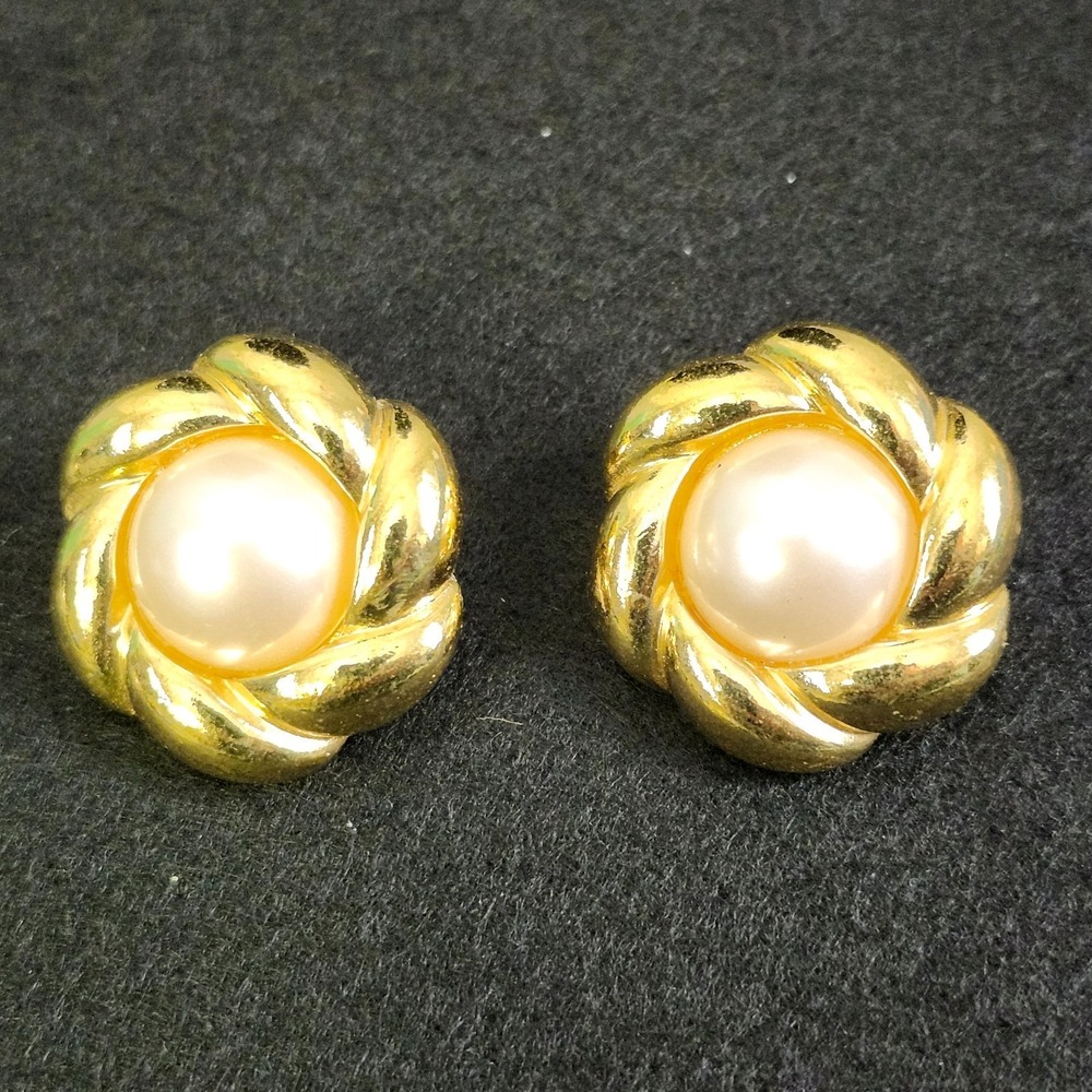 Vintage Avon Pearlesque Beauty Faux Pearl‎ Cab Clip Earrings Grandmacore